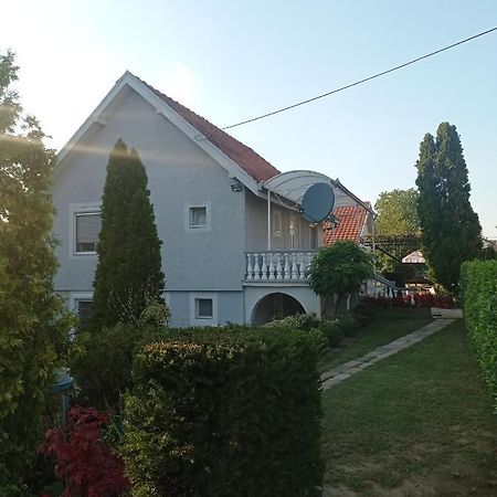 Green Garden Apartment Ledine Exterior photo